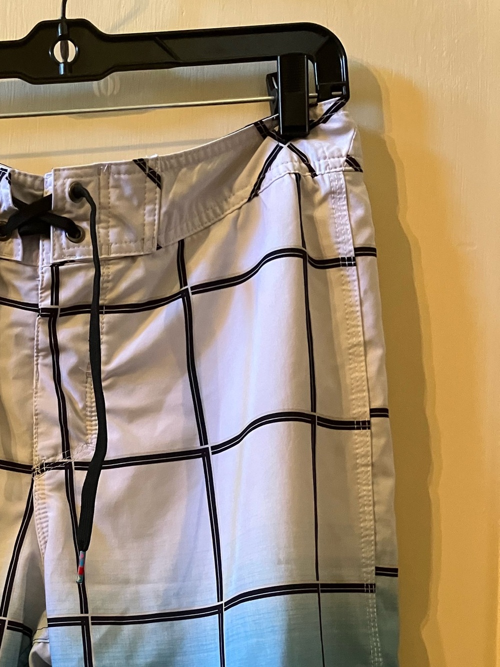 Quiksilver Men’s White to Blue Gradient Windowpane Boardshorts